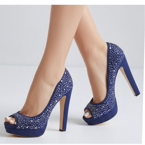 Vince Camuto - Picture 2 of 9